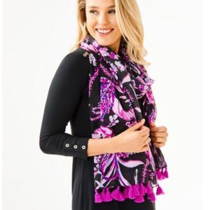 Lilly Pulitzer Resort scarf. Onyx Wild Within. Brand New.